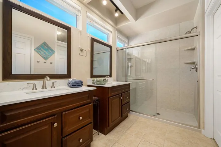 28-web-or-mls-PamEdgebrook_OPMG_0126_028