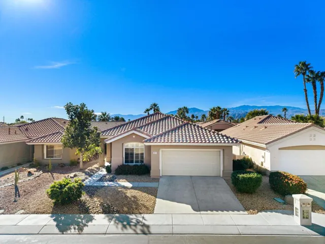 1-web-or-mls-PamEdgebrook_OPMG_0126_001