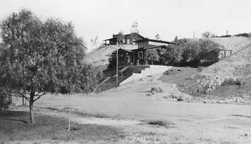 Historical photo provided by seller