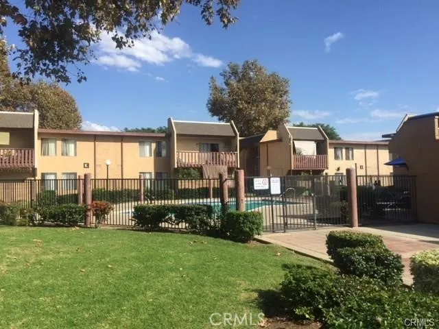 801 S Lyon Street H-3, Santa Ana, California 92705 home-pic-2