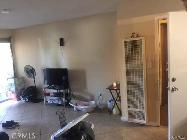 801 S Lyon Street H-3, Santa Ana, California 92705 home-pic-5