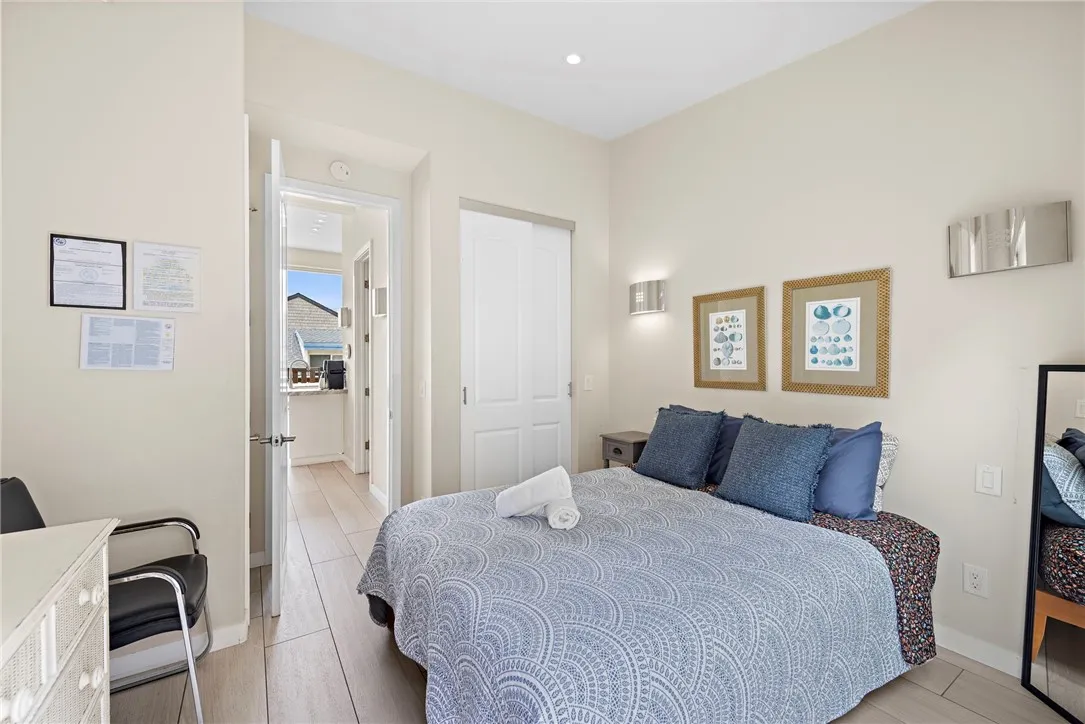1504 W Oceanfront 5, Newport Beach, California 92663 home-pic-27