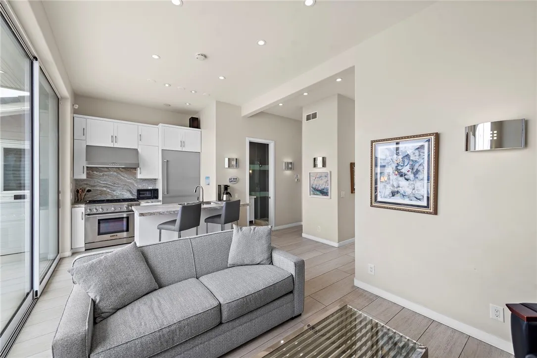 1504 W Oceanfront 5, Newport Beach, California 92663 home-pic-25