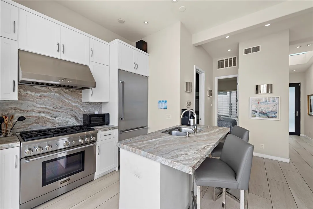 1504 W Oceanfront 5, Newport Beach, California 92663 home-pic-26