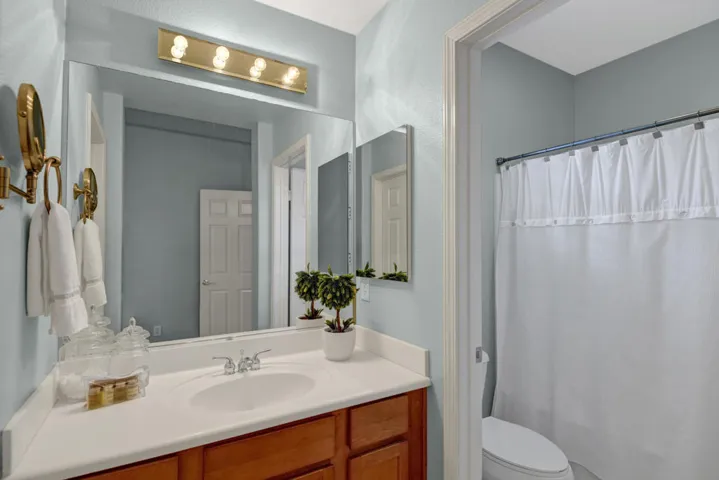 FRONT GUEST BEDROOM BATHROOM