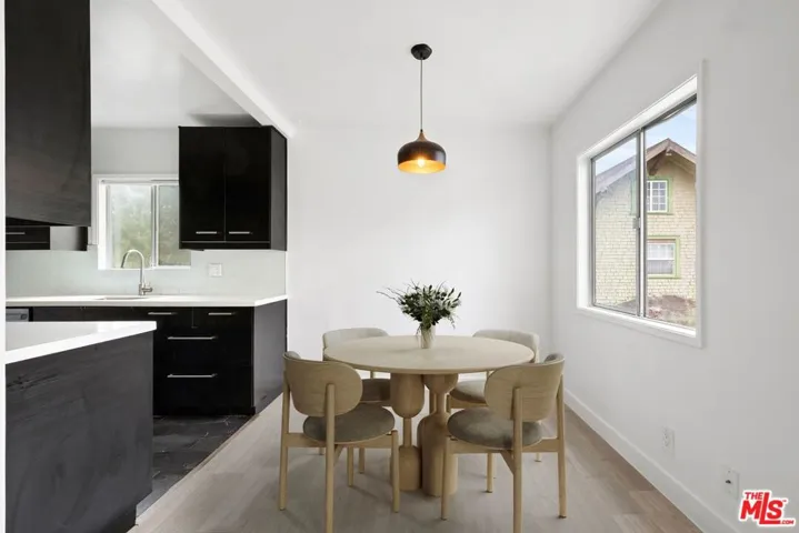 Unit 8 Dining Area - 200 N Ram