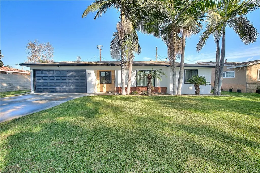 1209 S King, Santa Ana, California 92704 home-pic-1
