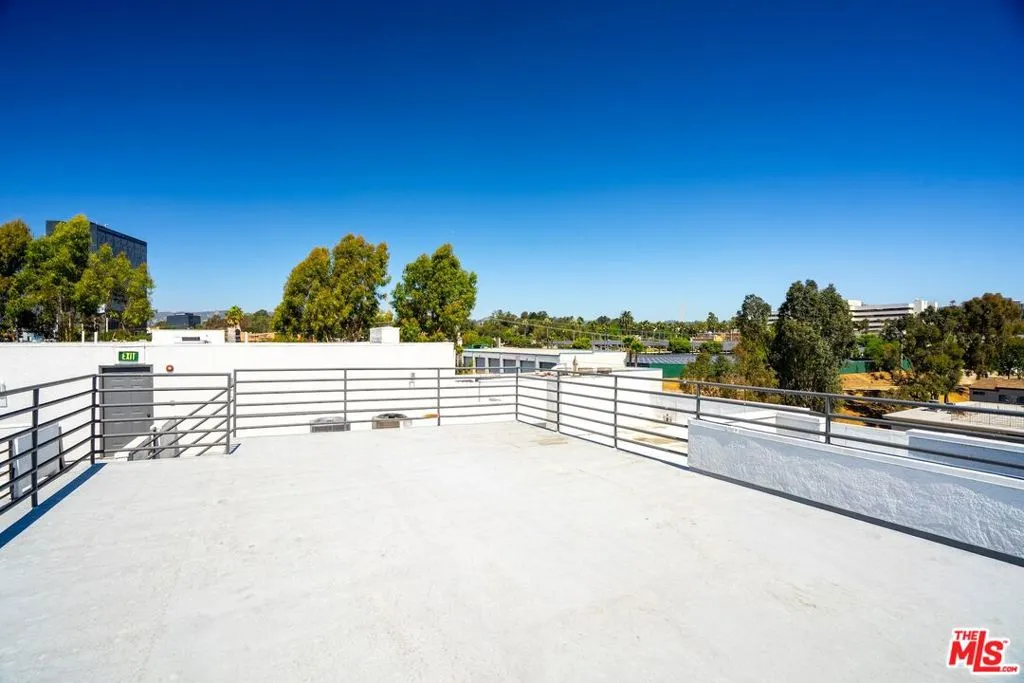 11535 Rochester Avenue 308, Los Angeles, California 90025 home-pic-40