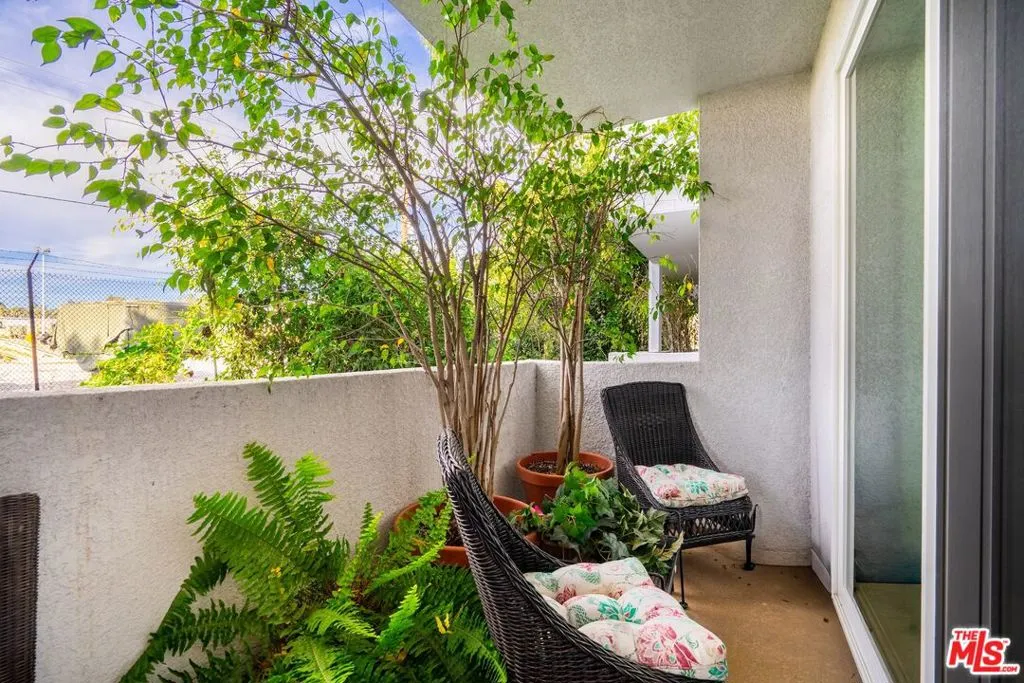 11535 Rochester Avenue 308, Los Angeles, California 90025 home-pic-23