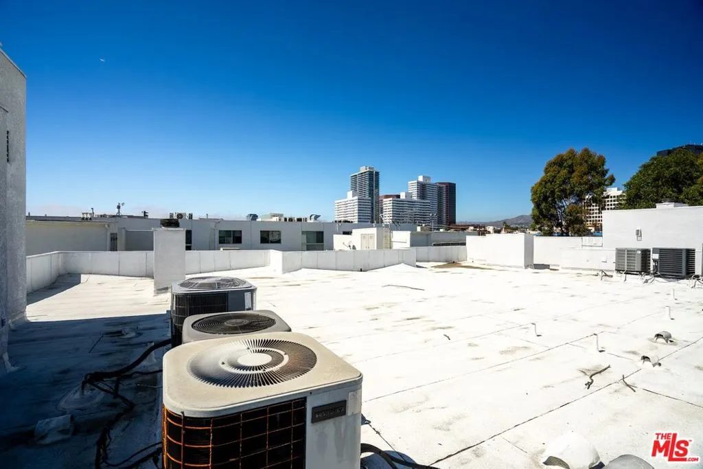 11535 Rochester Avenue 308, Los Angeles, California 90025 home-pic-41