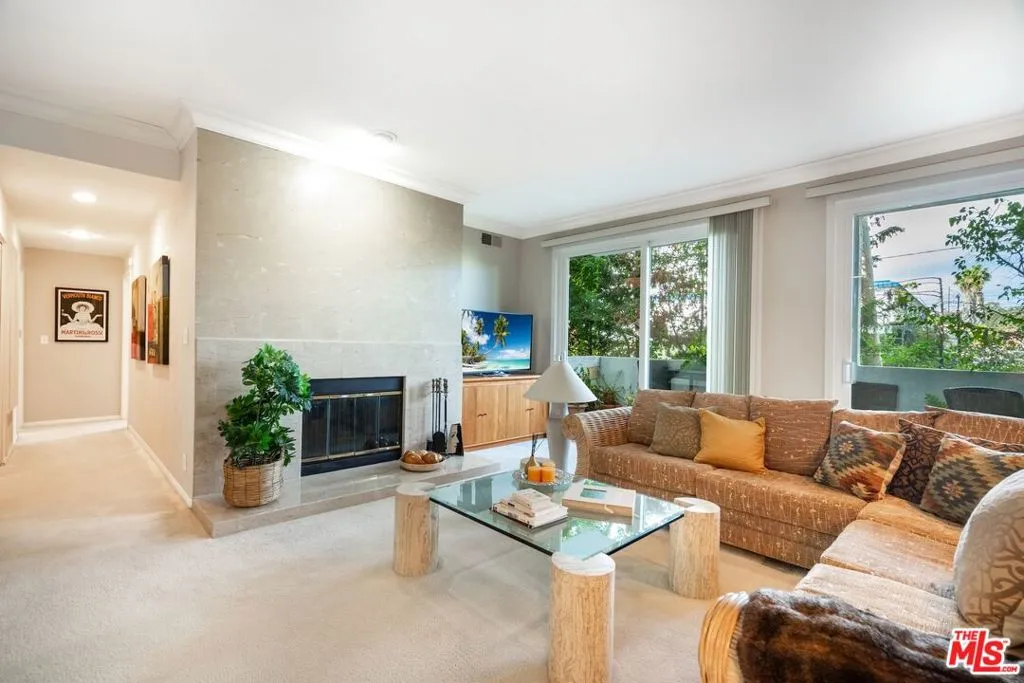 11535 Rochester Avenue 308, Los Angeles, California 90025 home-pic-2