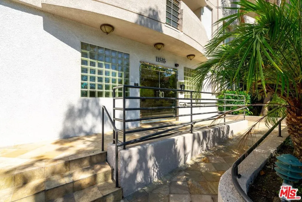 11535 Rochester Avenue 308, Los Angeles, California 90025 home-pic-31