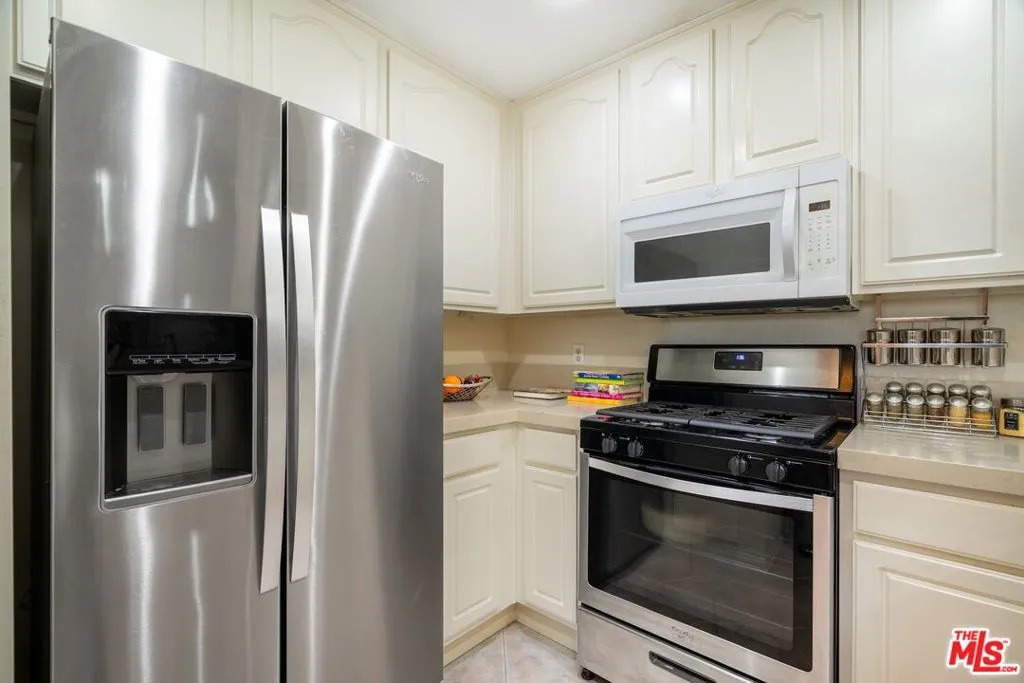 11535 Rochester Avenue 308, Los Angeles, California 90025 home-pic-10