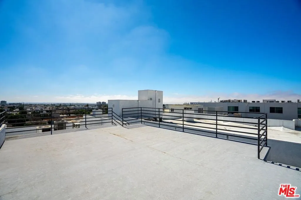 11535 Rochester Avenue 308, Los Angeles, California 90025 home-pic-39