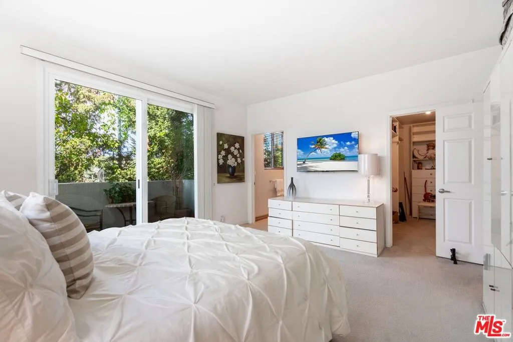 11535 Rochester Avenue 308, Los Angeles, California 90025 home-pic-14