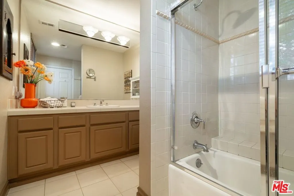 11535 Rochester Avenue 308, Los Angeles, California 90025 home-pic-16
