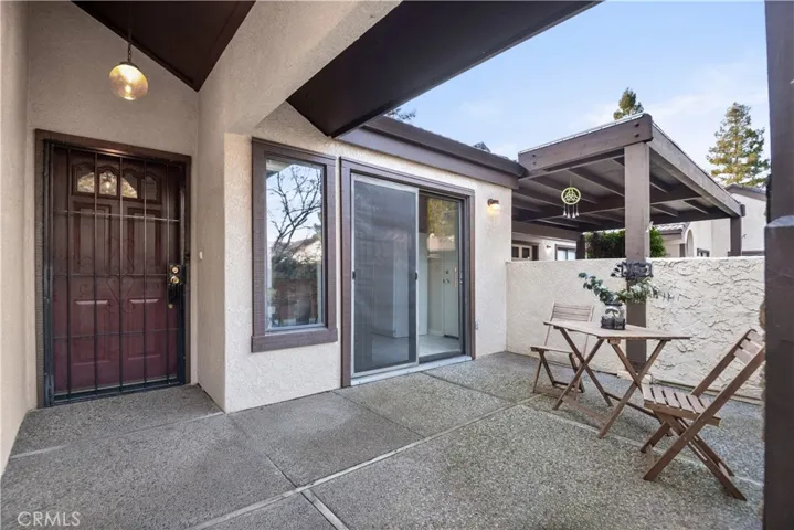 Private front courtyard