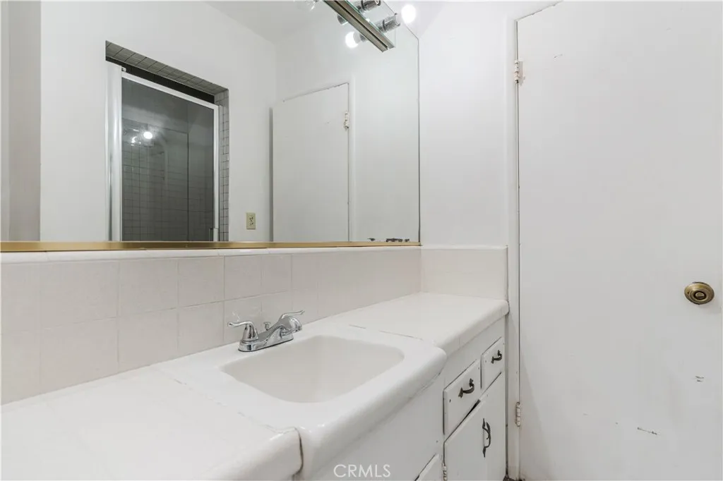 1617 Knox, San Fernando, California 91340 home-pic-21