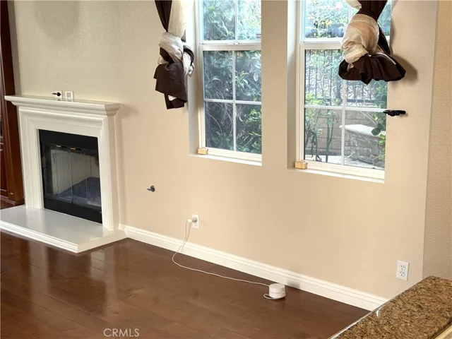 Dining Area by the Windows with View of Side Yard.