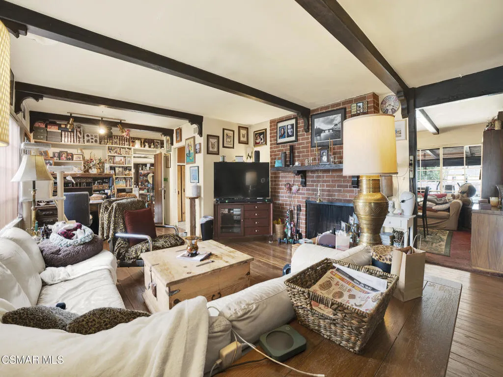 13422 Oxnard Street, Valley Glen, California 91401 home-pic-1