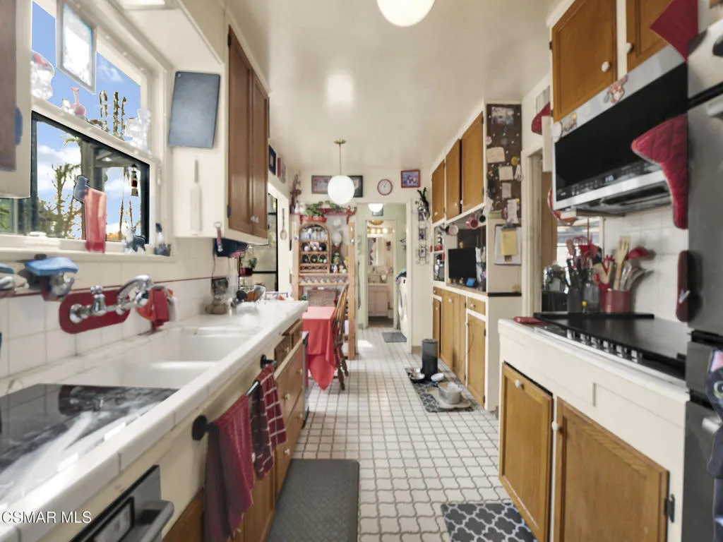13422 Oxnard Street, Valley Glen, California 91401 home-pic-9