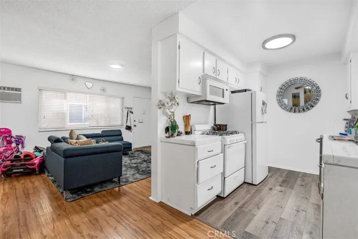 6640 Darby Avenue, Reseda, California 91335
