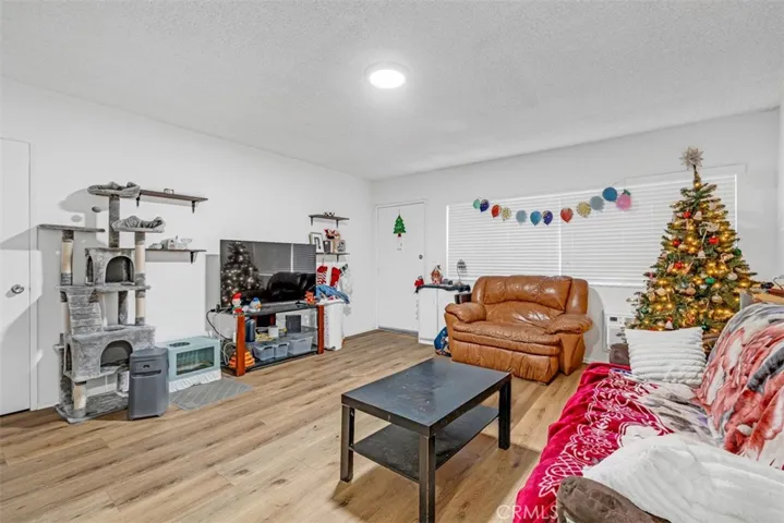 6640 Darby Avenue, Reseda, California 91335