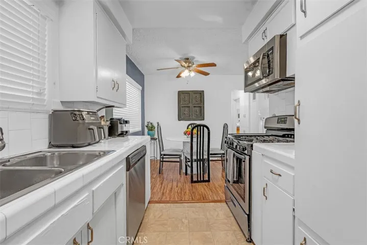 6640 Darby Avenue, Reseda, California 91335