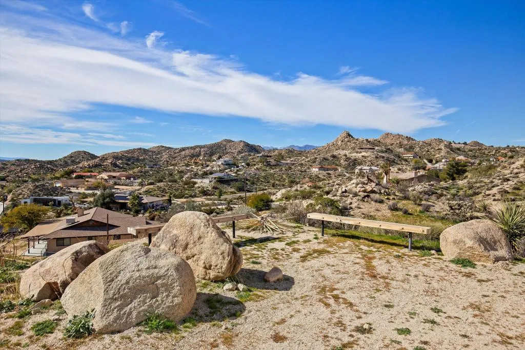 57075 Farrelo Court, Yucca Valley, California 92284 home-pic-14
