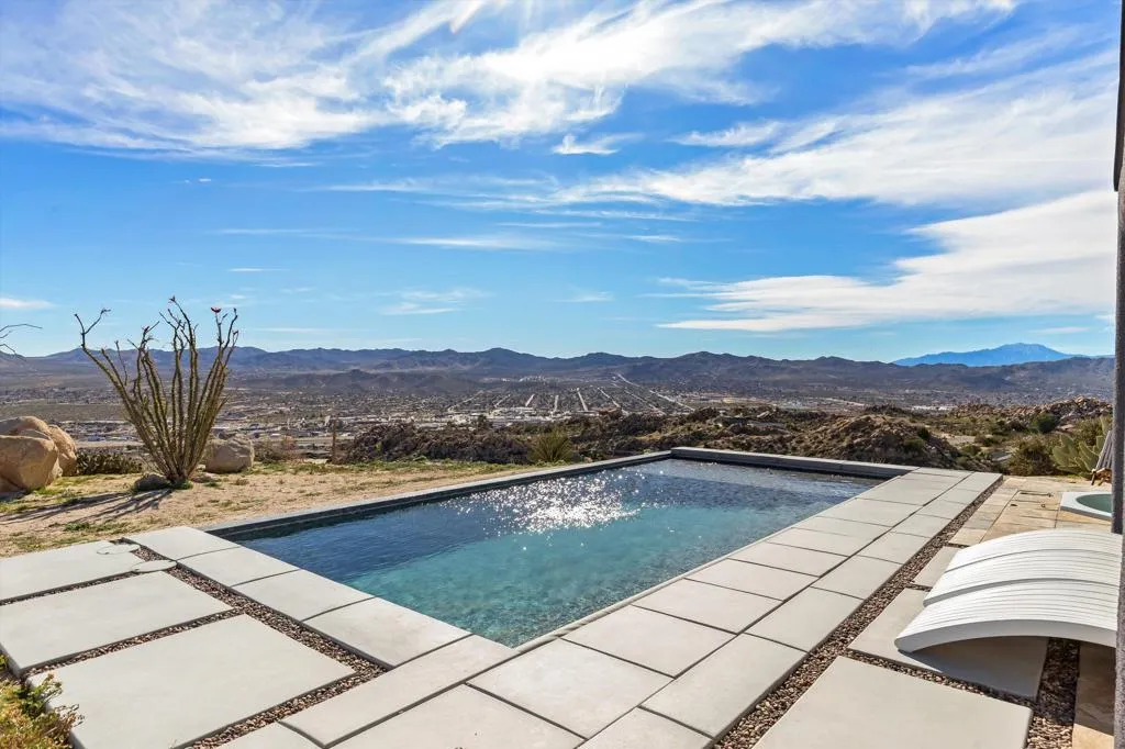 57075 Farrelo Court, Yucca Valley, California 92284 home-pic-5