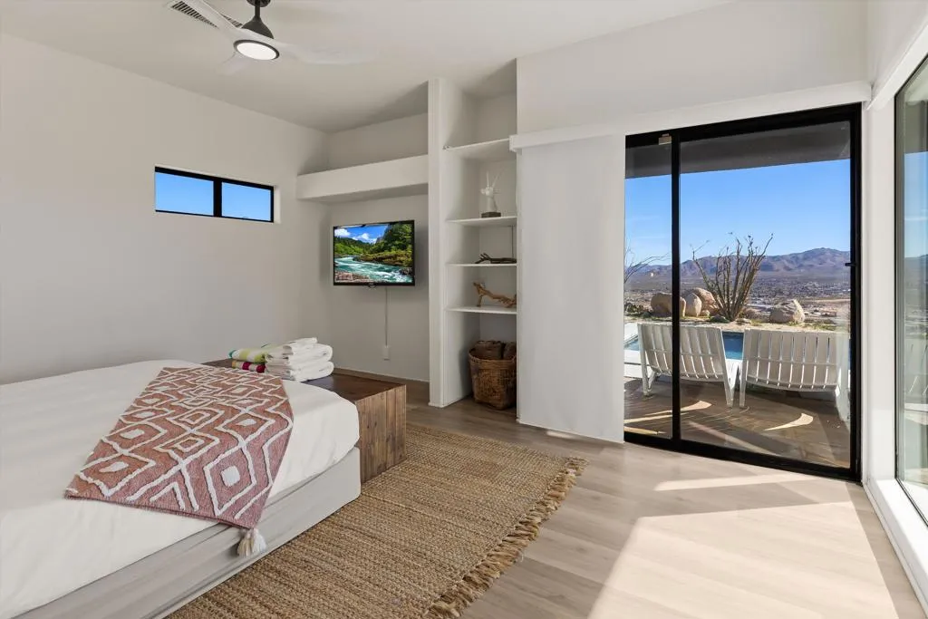 57075 Farrelo Court, Yucca Valley, California 92284 home-pic-25