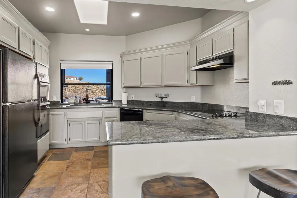 57075 Farrelo Court, Yucca Valley, California 92284 home-pic-17