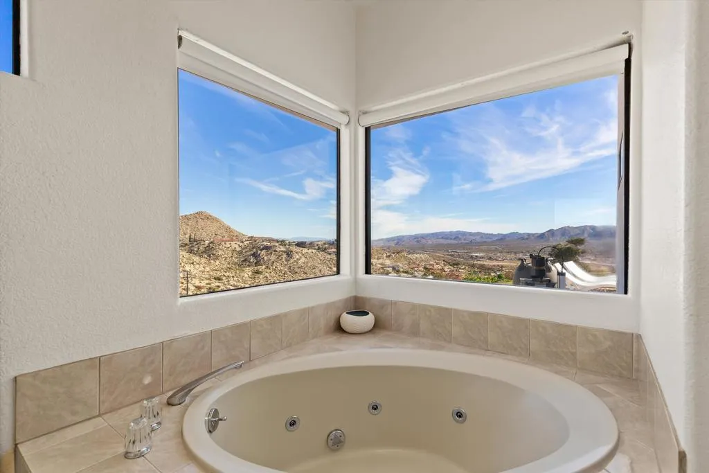 57075 Farrelo Court, Yucca Valley, California 92284 home-pic-24