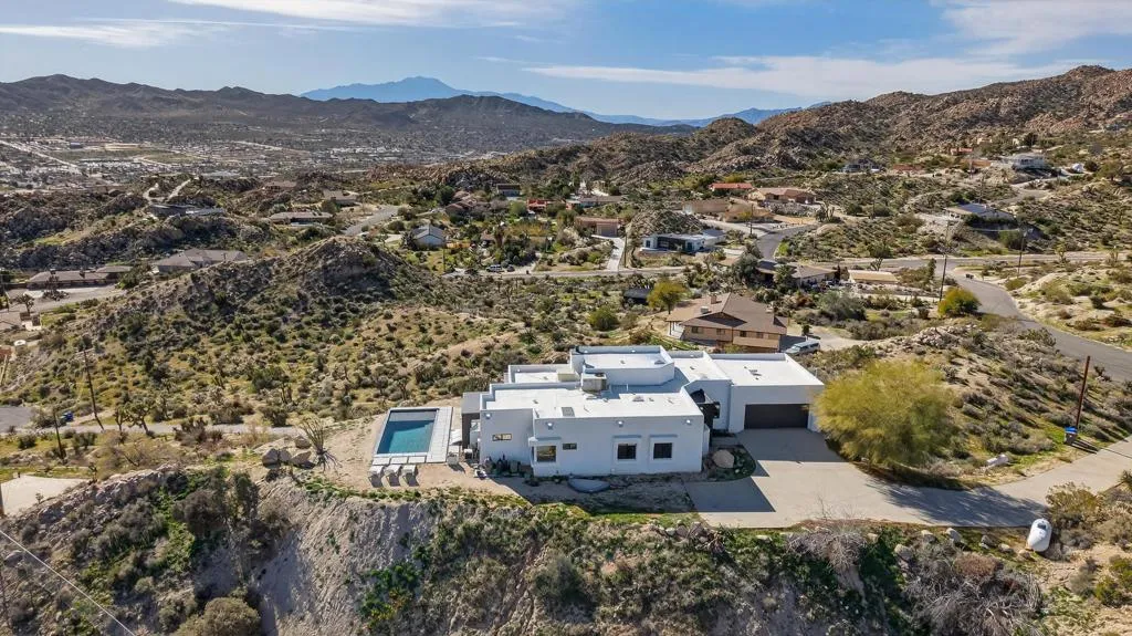 57075 Farrelo Court, Yucca Valley, California 92284 home-pic-39