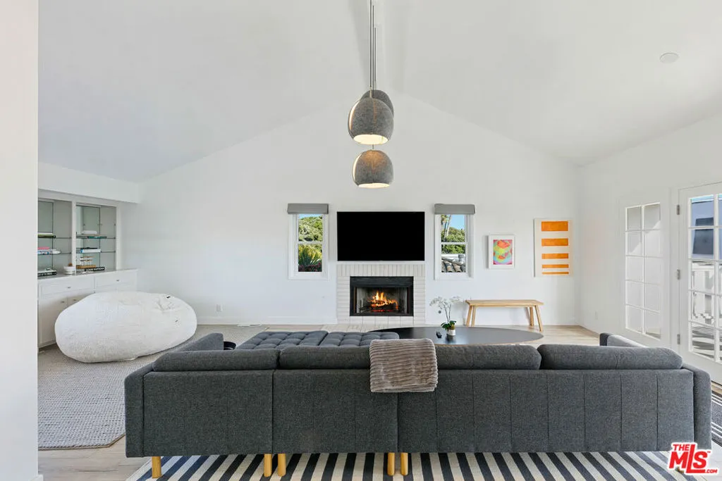 30830 Broad Beach Road, Malibu, California 90265 home-pic-17