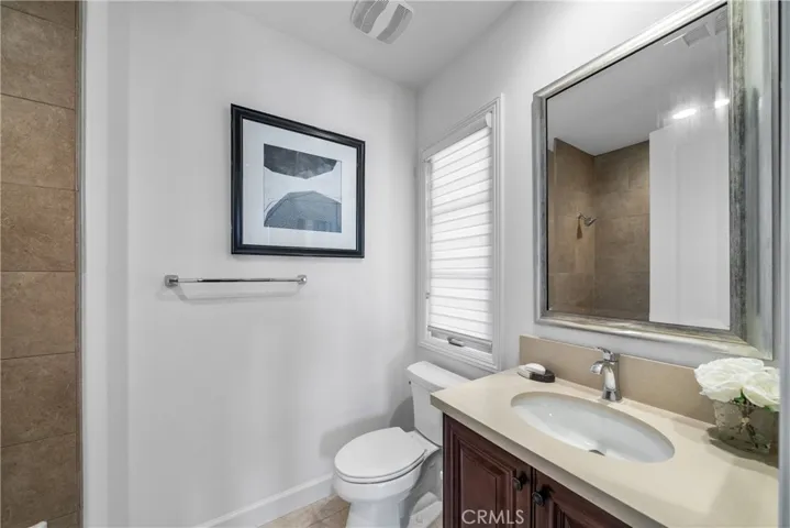 4th bedroom en suite bath