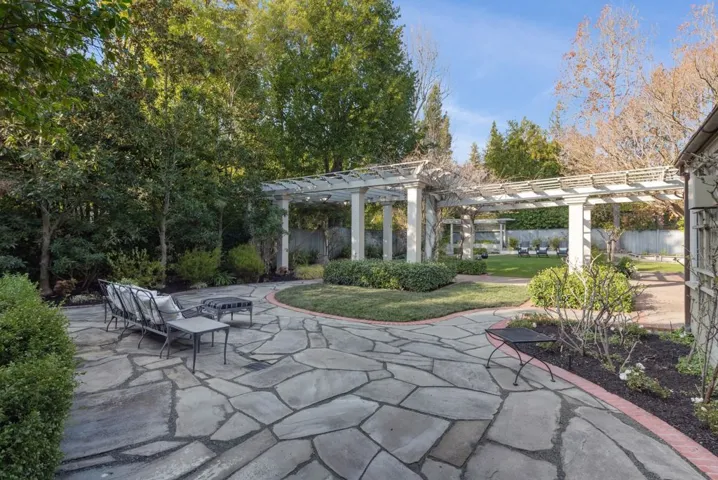 333 333 Hampton Road, Piedmont, California 94611