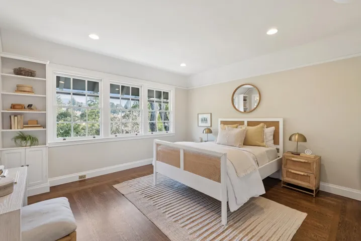 333 333 Hampton Road, Piedmont, California 94611