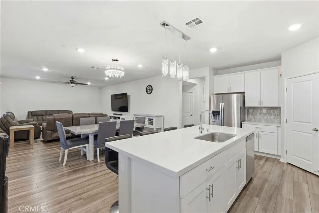 24703 Lightning Way, Moreno Valley, California 92551 home-pic-14