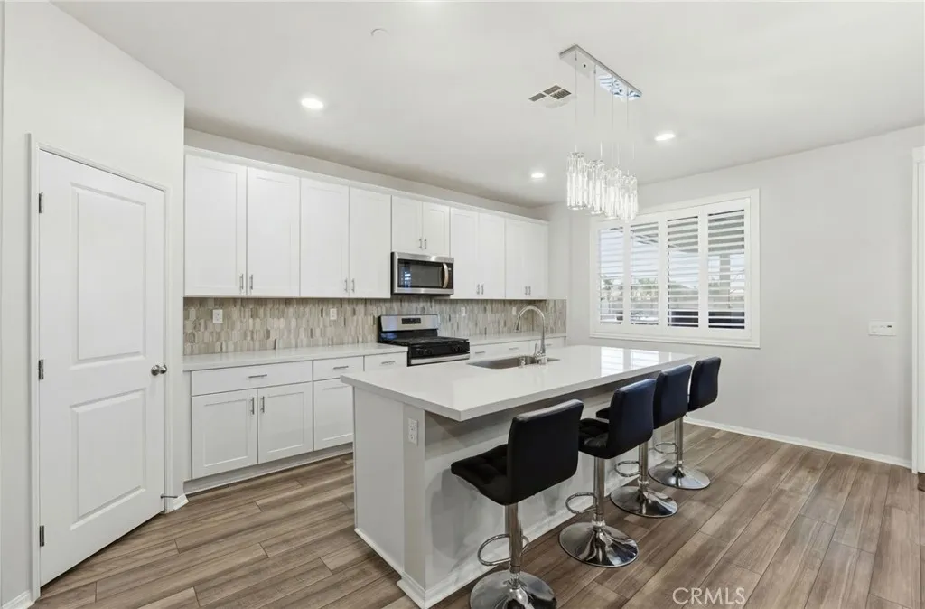 24703 Lightning Way, Moreno Valley, California 92551 home-pic-12