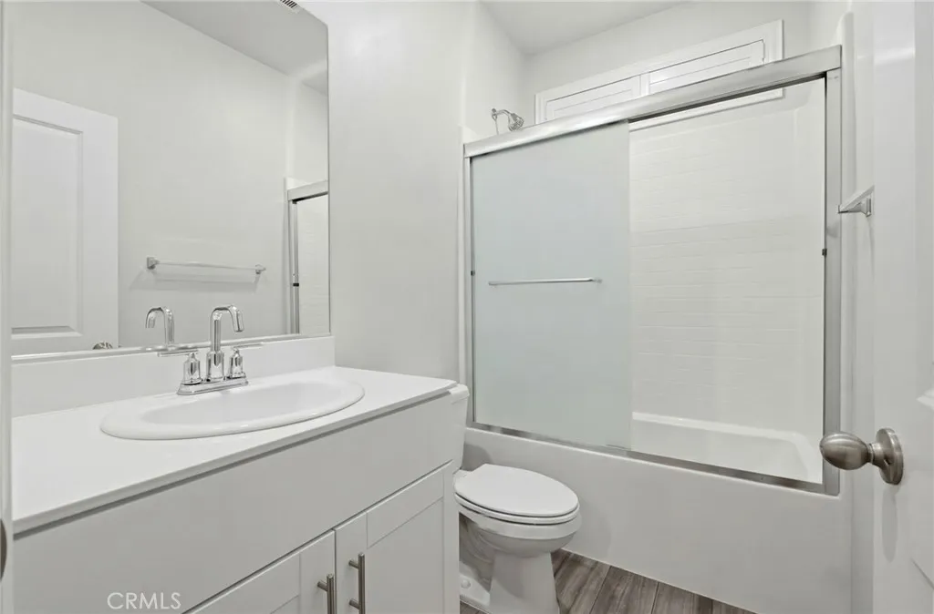 24703 Lightning Way, Moreno Valley, California 92551 home-pic-18