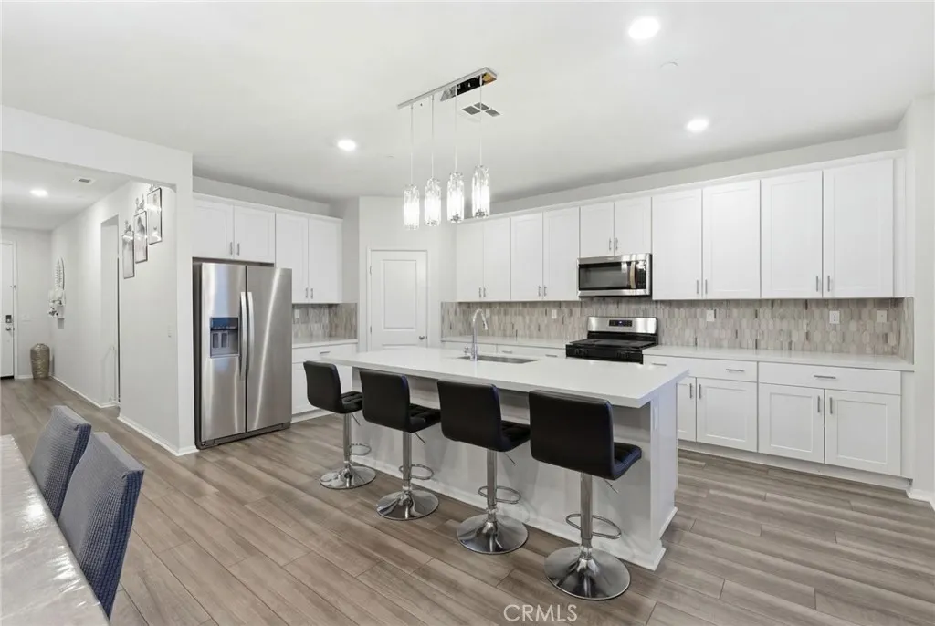 24703 Lightning Way, Moreno Valley, California 92551 home-pic-11