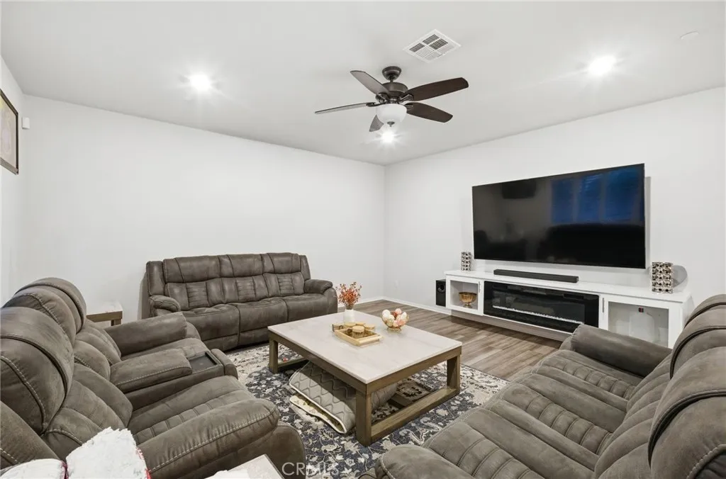 24703 Lightning Way, Moreno Valley, California 92551 home-pic-17