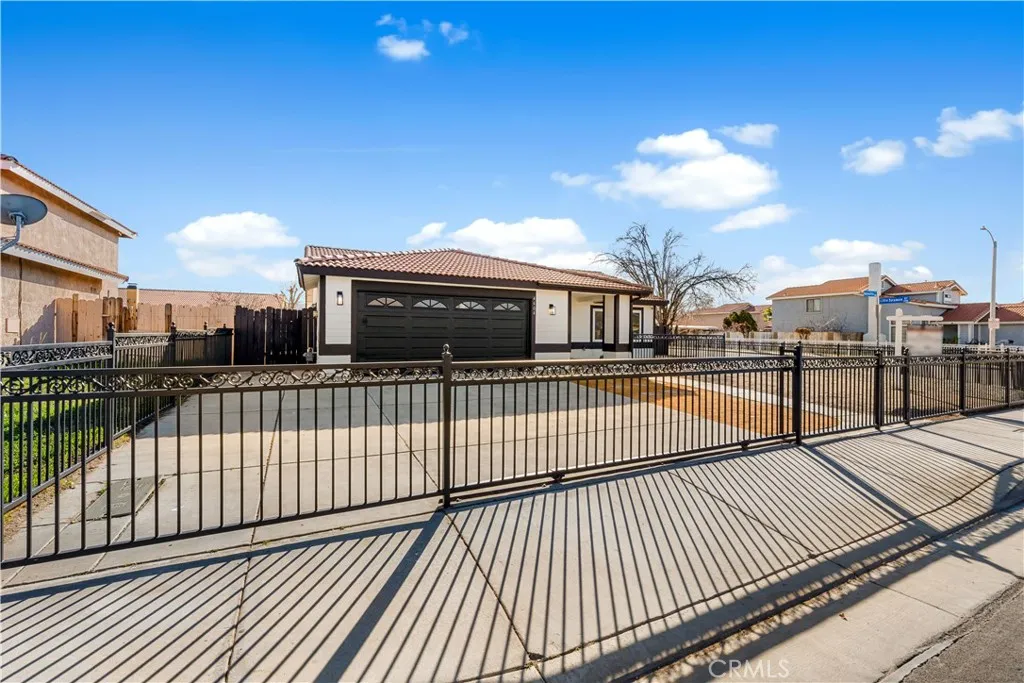4604 E Avenue R6, Palmdale, California 93552 home-pic-1