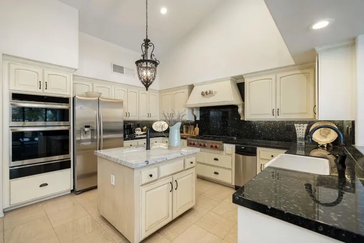 42-web-or-mls-JBPecanValley_OPMG_0126_04