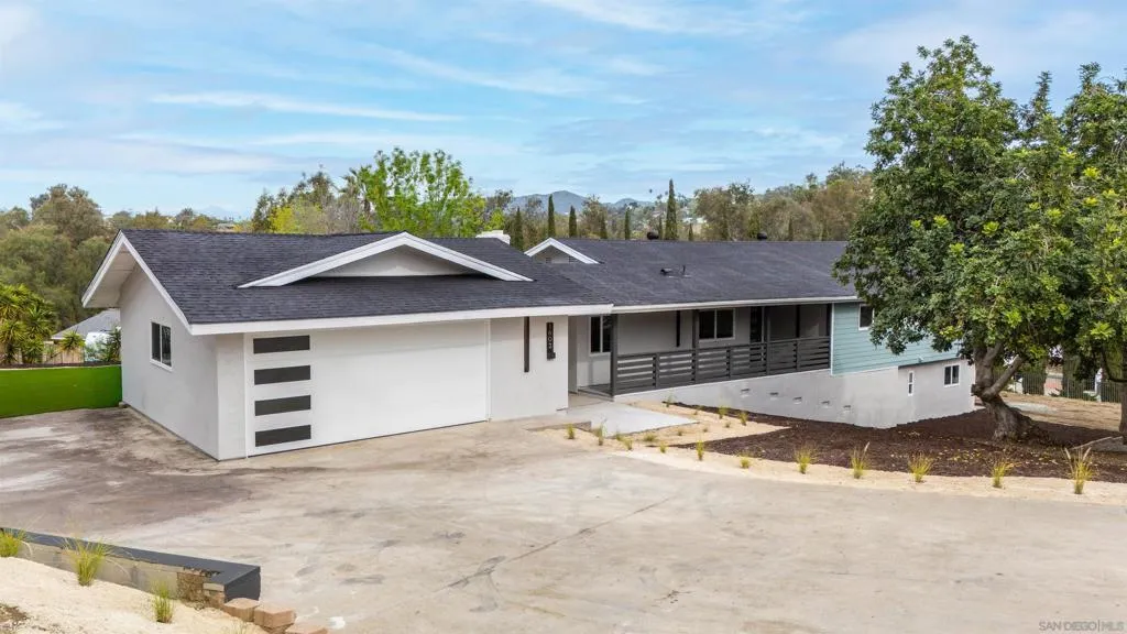 1602 Montgomery, Vista, California 92084 home-pic-23