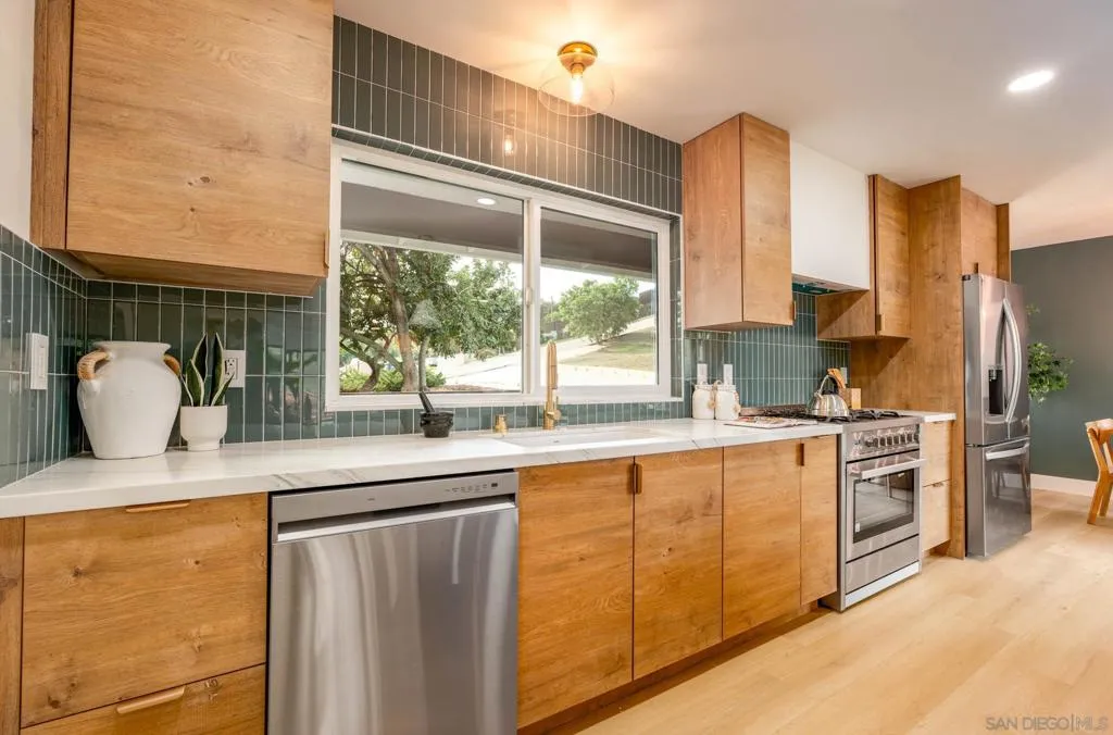 1602 Montgomery, Vista, California 92084 home-pic-6