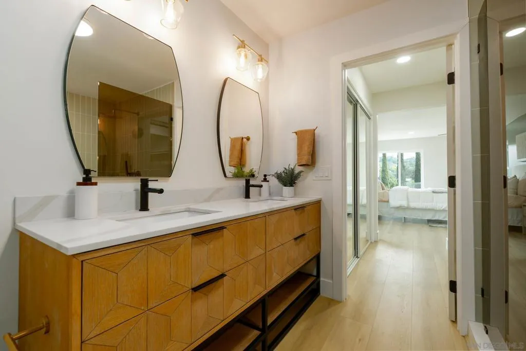 1602 Montgomery, Vista, California 92084 home-pic-10