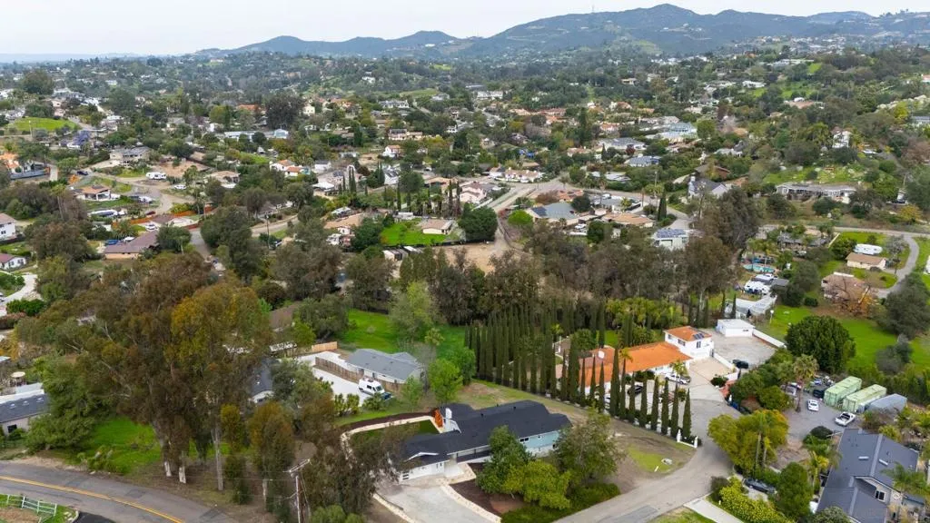 1602 Montgomery, Vista, California 92084 home-pic-25