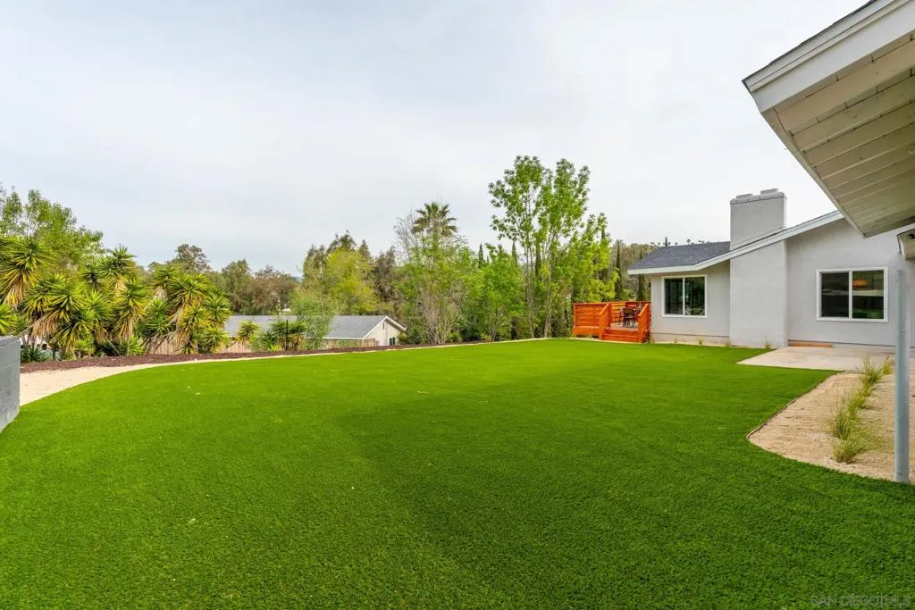 1602 Montgomery, Vista, California 92084 home-pic-22